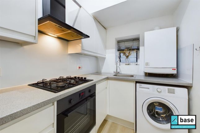 Flat to rent in Lower Clapton Road, London