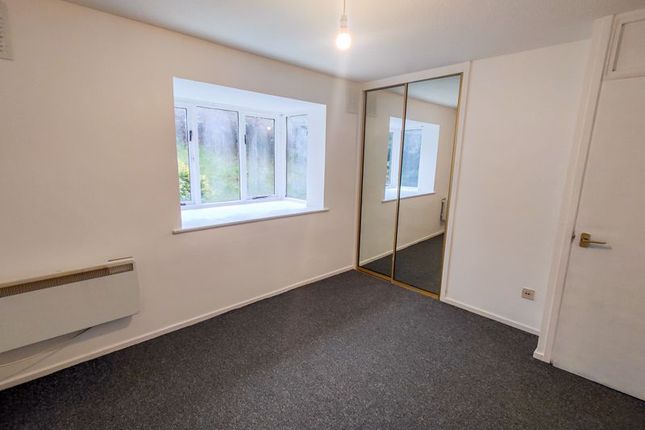 Flat to rent in Hattersfield Close, Belvedere