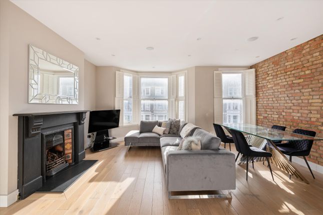 Flat for sale in Harvist Road, Queen's Park, London