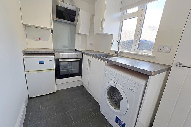 104, Holbrook Avenue, Warwickshire photo 3