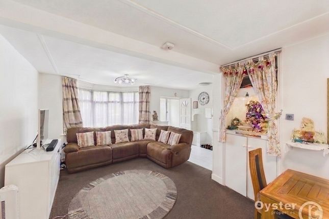 25 D'Arcy Gardens, Harrow photo 2