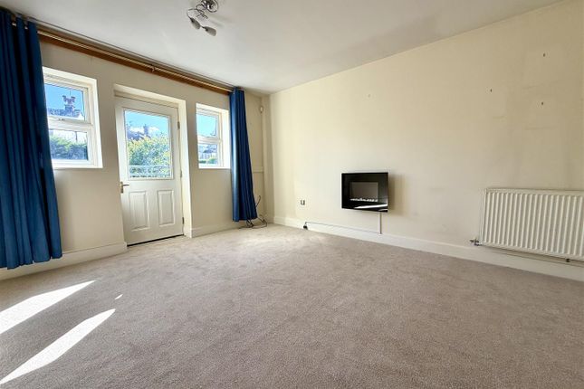 7, Ashmount Mews, Keighley photo 2