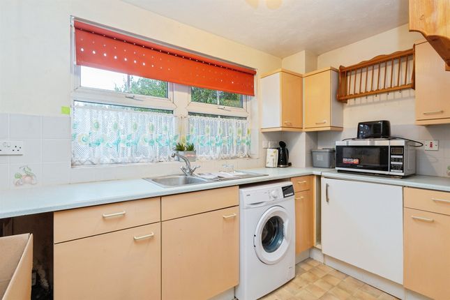 5, Rowan Close, Aylesbury photo 2
