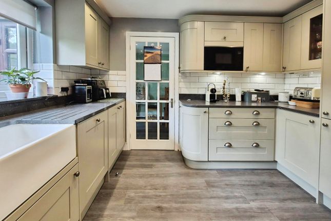 7, Fox Meadows, Crewkerne photo 4
