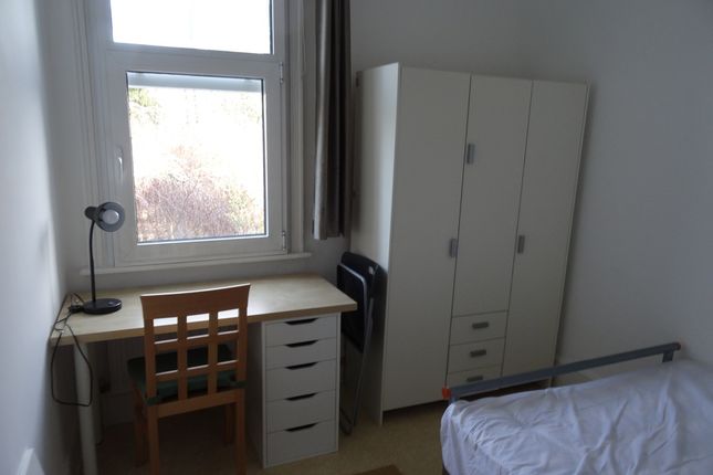 Flat to rent in Fassett Road, Kingston Upon Thames