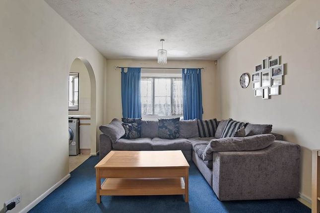 Flat for sale in Kingfisher Way, London