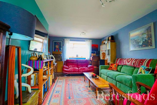 15, Milburn Crescent, Essex photo 3