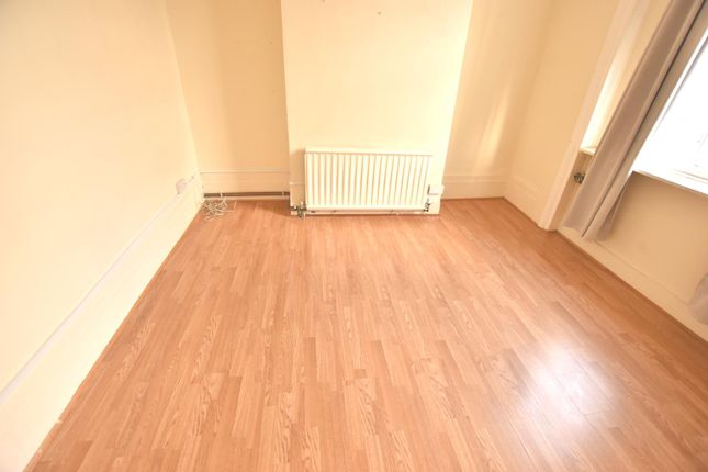 Maisonette to rent in Arlington Avenue, London