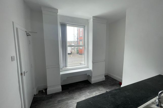 2 Paisley Terrace, Leeds photo 4