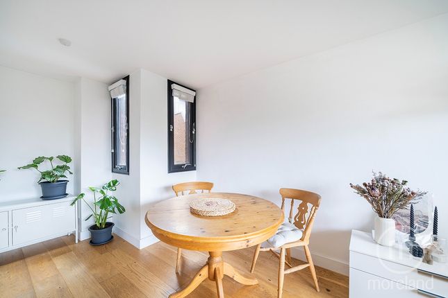 Thumbnail Flat for sale in Chandos Way, Golders Green