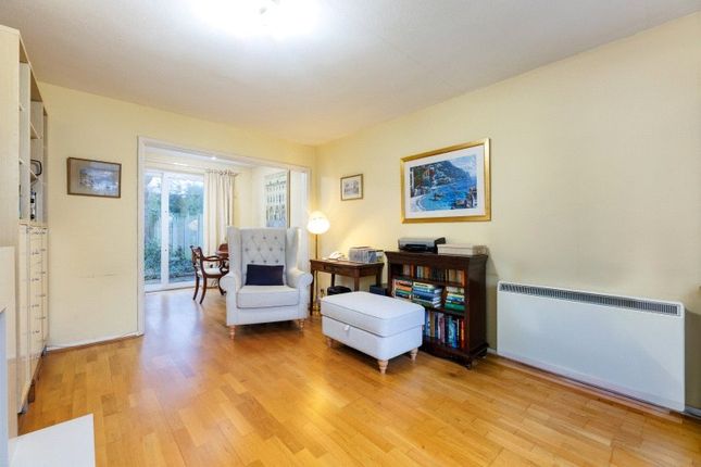 25, The Lindens, London photo 3