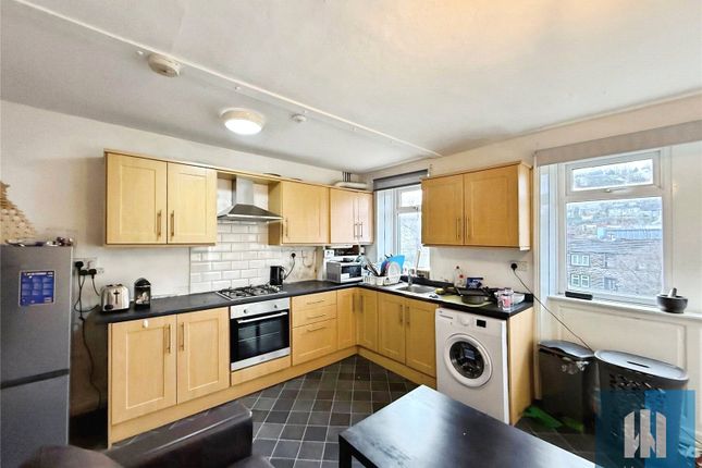 Room 4, 6A, Almondbury Bank, Huddersfield photo 4