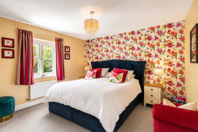 4, Tinchurch Drive, Burgess Hill photo 4