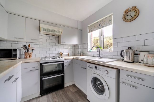 Flat 18, Shepperton Court,, Shepperton Court Drive, Shepperton photo 3