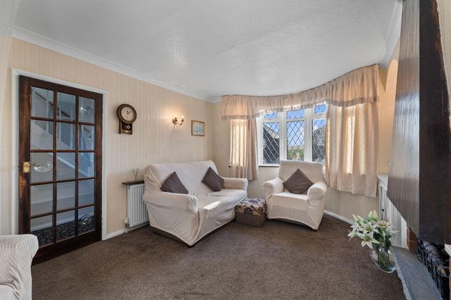 12, Barrie Grove, Rotherham photo 4