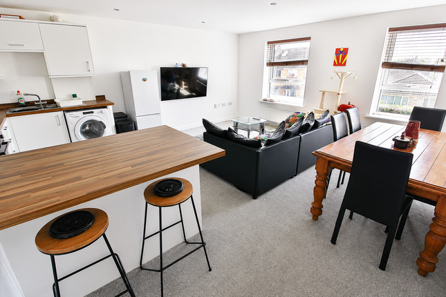 5 Oaktree Apartments, Hart Plain Avenue, Waterlooville photo 3