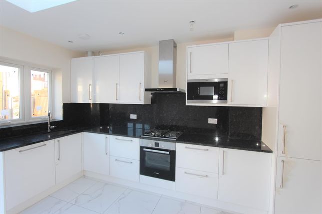 157, Hampden Way, Southgate photo 2