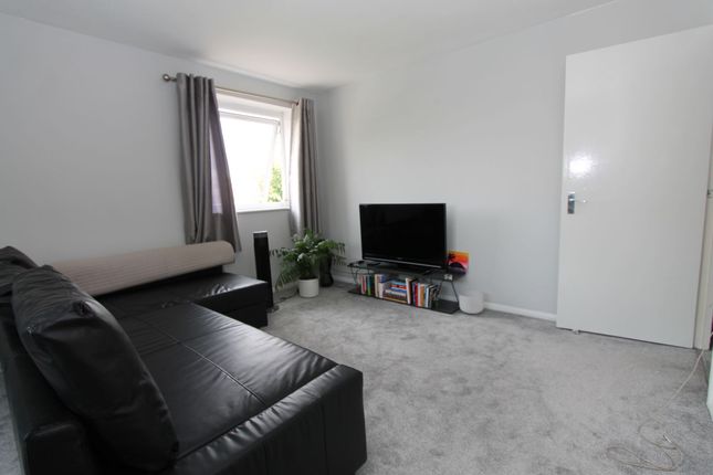 54 Huxley Close, Northolt photo 2