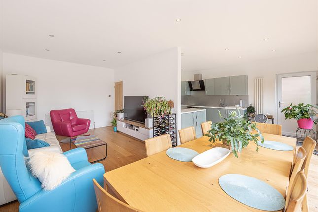 20, Longacres, St Albans photo 2