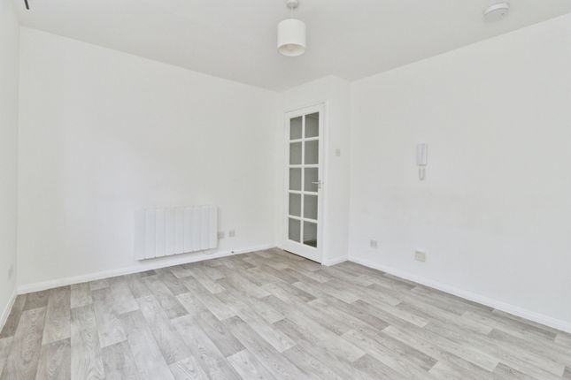 153, Ruston Road, London photo 2