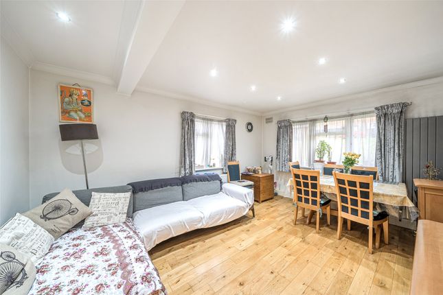 2-bed flat on 446, Kings Drive, Middlesex, £310,000