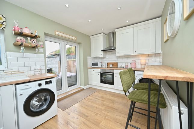 4, Longsight Road, Barnsley photo 5