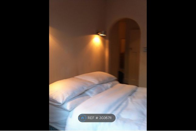 Flat C, Marjorie Grove Battersea, London photo 2