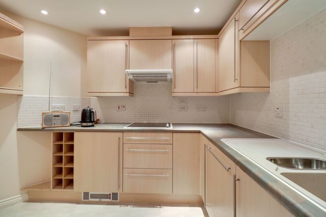 Flat 48, Hinchley Manor Manor Road North, Esher photo 4