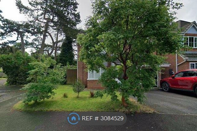 4-bed detached on Rednal, Birmingham, £462/mo