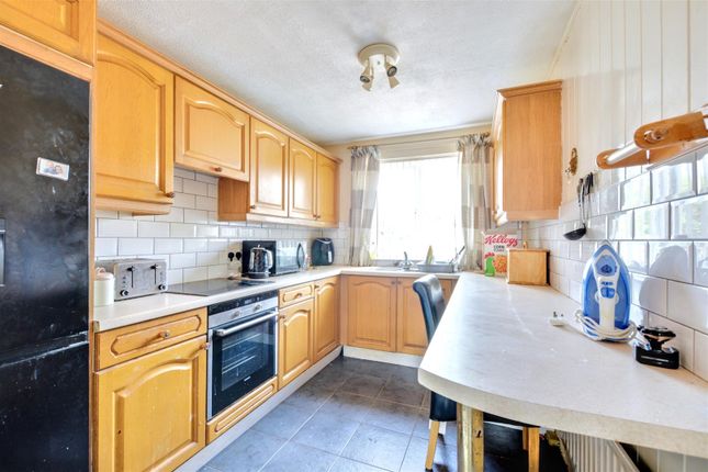 1, Cuxton Close, Nottingham photo 4