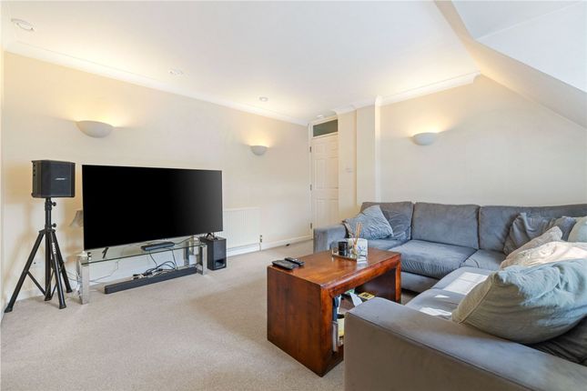 Flat 7, Tan Tivvy Court West Street, Haslemere photo 2