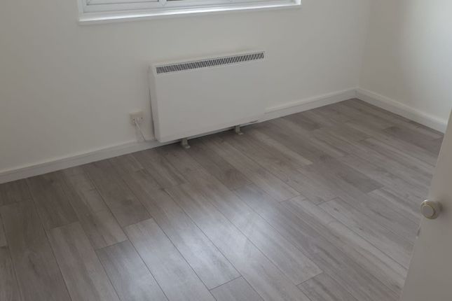 Flat to rent in Burgundy House, Bedale Road, London