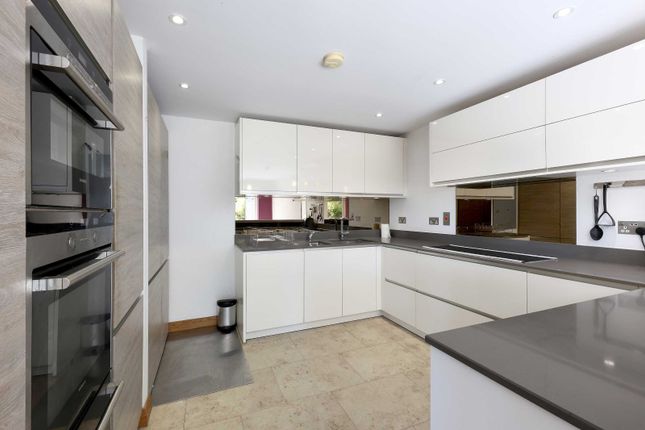 26, Highlands Road, Beaconsfield photo 3