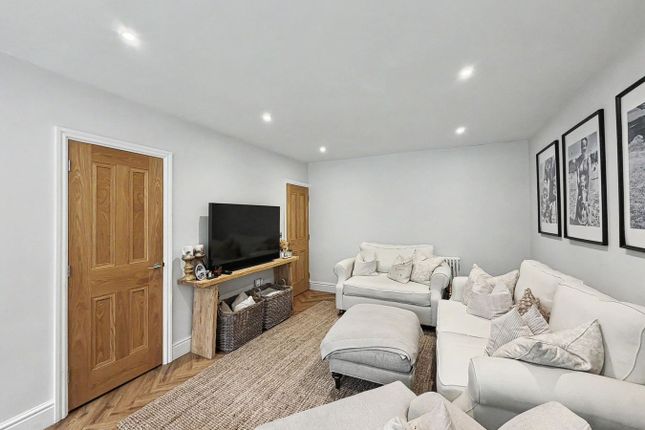 Brook Lane, Alderley Edge photo 4