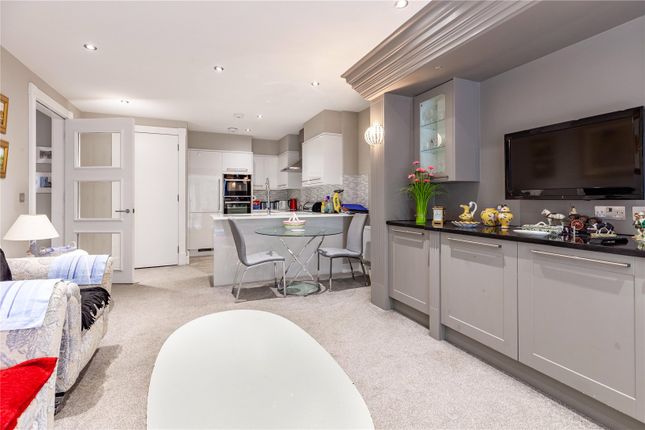 5 Bibury Lodge, Stratton Court,, Stratton Place, Cirencester photo 4