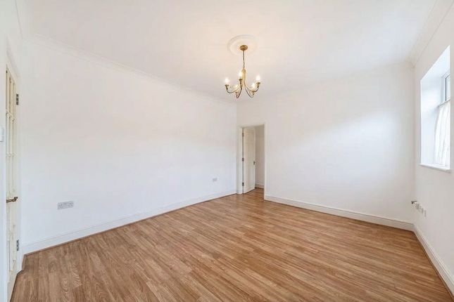 61a Mead Road, Edgware photo 2