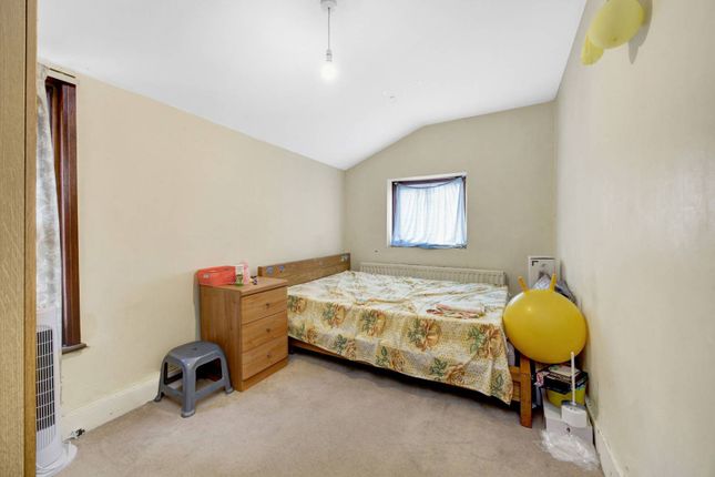 Terraced house for sale in Hereward Road, Tooting, London