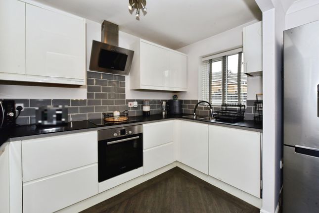 80, Stanier Way, Sheffield photo 2