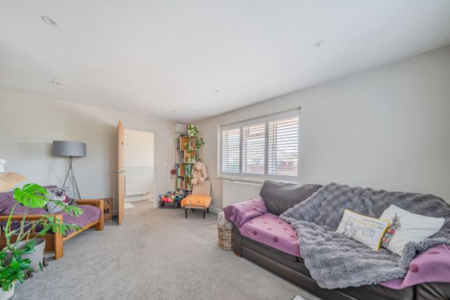 9, Cloughs Road, Ringwood photo 4