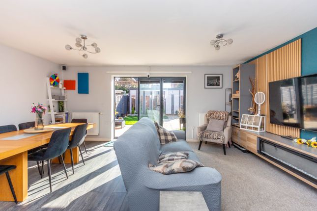 29, Catlin Way, Rushden photo 2