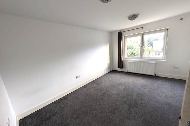 Collier Row Road, Romford photo 3