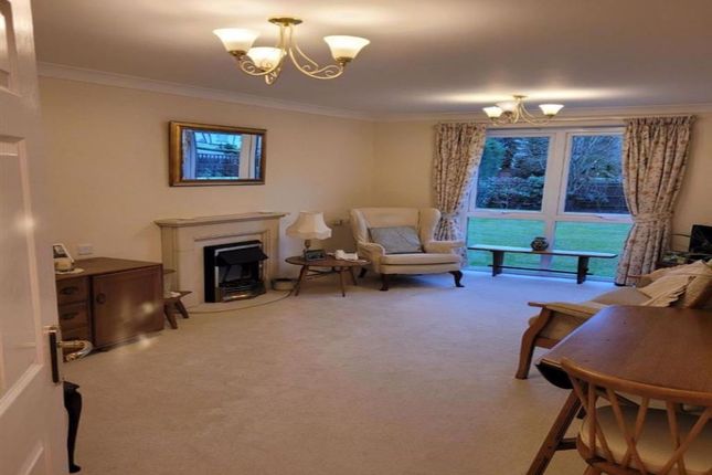12, Barnes Wallis Court, Byfleet photo 2