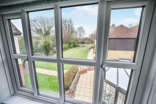 22, Tilley Close, Rochester photo 5