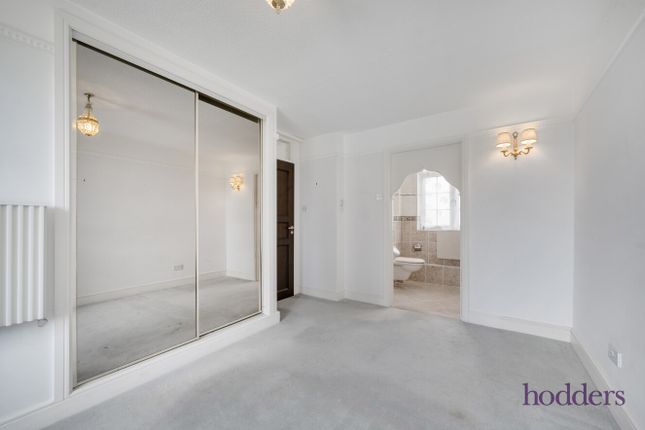 Flat 17,, Tulk House, Ottershaw Park photo 3