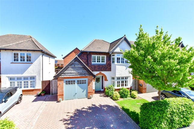 3-bed house on Newlands Avenue, Waterlooville, £490,000