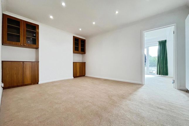 15, Cabrera Avenue, Surrey photo 2