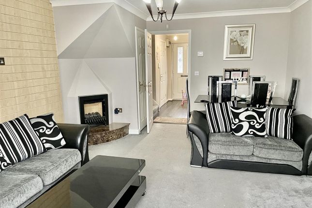 15, Wroxham Way, Ilford photo 3