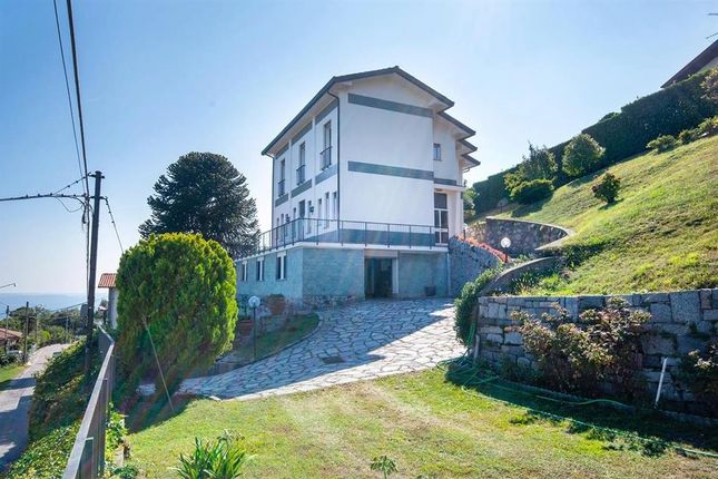 Villa for sale in Lesa, Piemonte, 28040, Italy