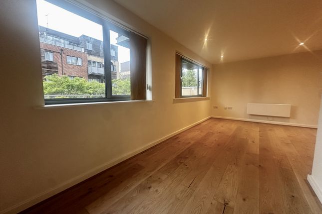 Thumbnail Flat to rent in Agate Close, London, Greater London