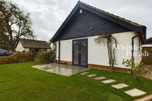 Thumbnail Detached bungalow to rent in Thetford Road, South Lopham, Diss
